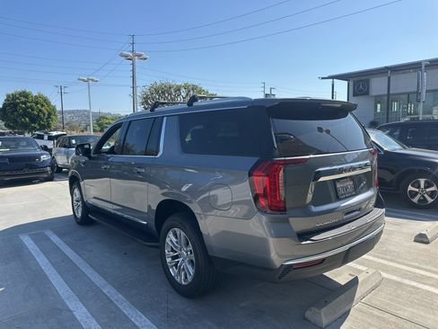 Used 2022 GMC Yukon XL SLT w/ SLT Premium Package AWD/4WD image 4