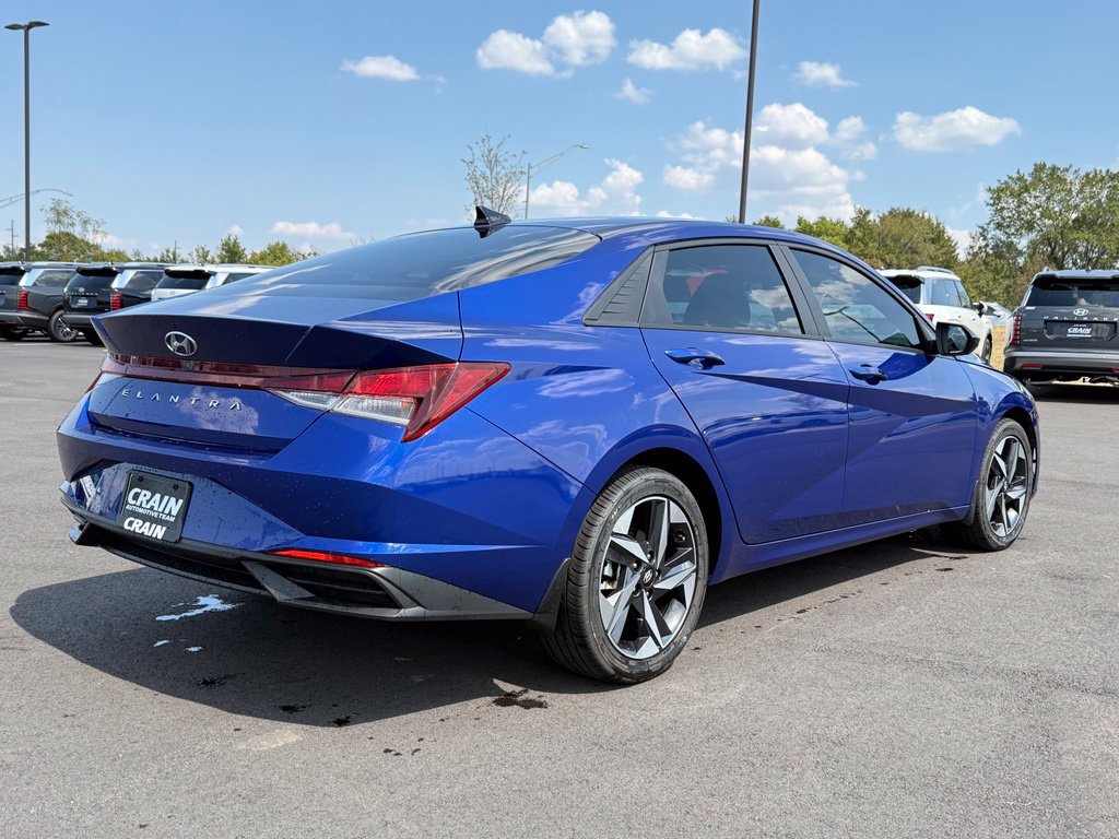 Used 2023 Hyundai Elantra SEL w/ Convenience Package FWD image 5