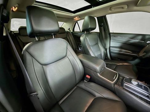 Used 2016 Chrysler 300 Limited image 26