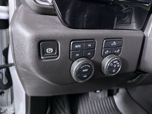 Used 2025 Chevrolet Silverado 1500 LT Trail Boss w/ Convenience Package II AWD/4WD image 18