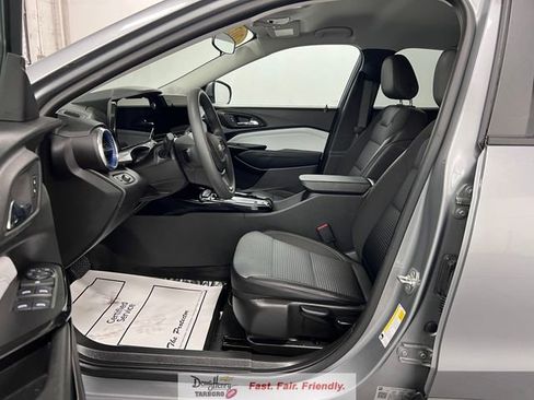 Used 2025 Chevrolet Trax LT image 25