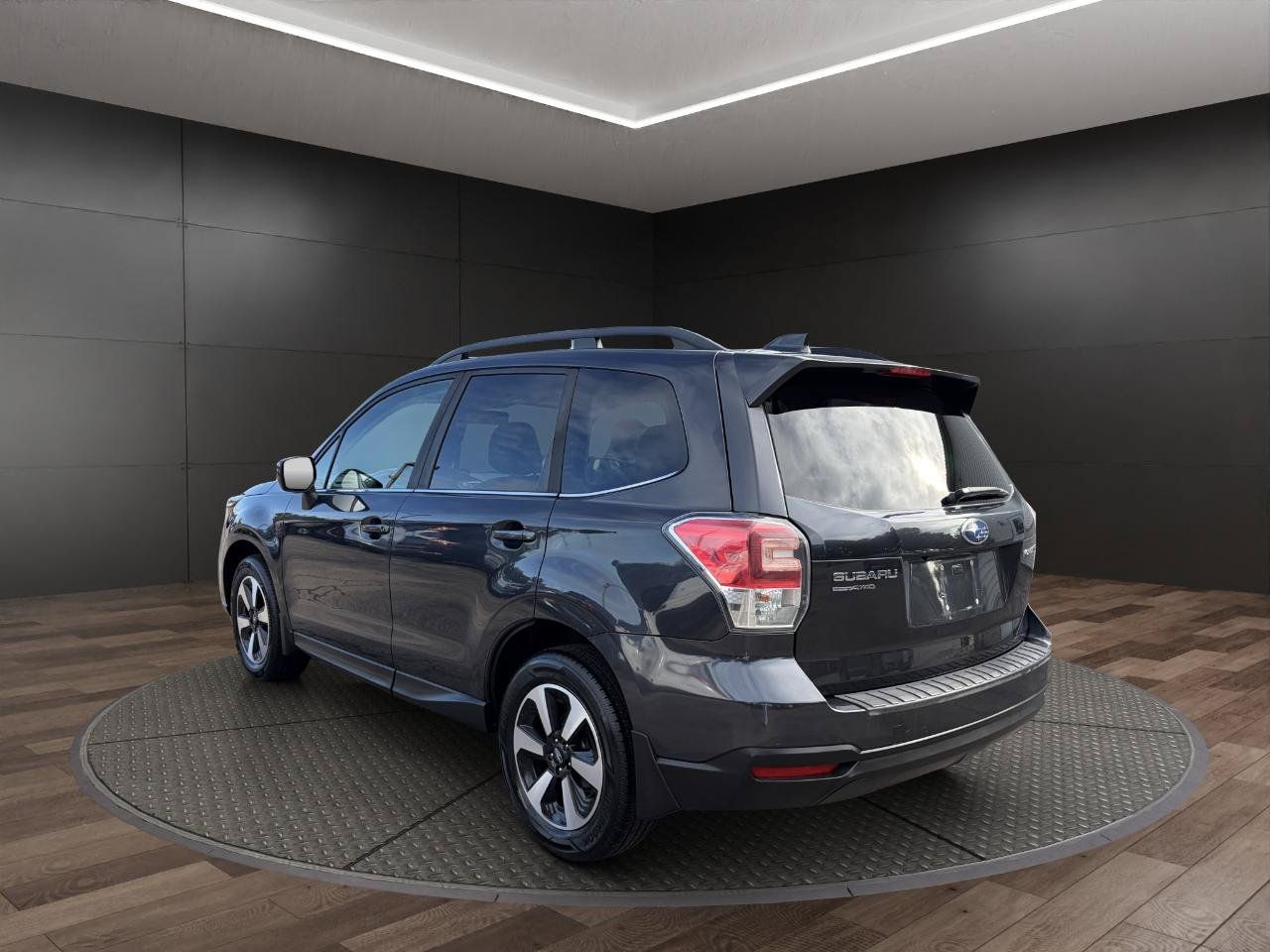 Used 2018 Subaru Forester 2.5i Limited AWD/4WD image 6