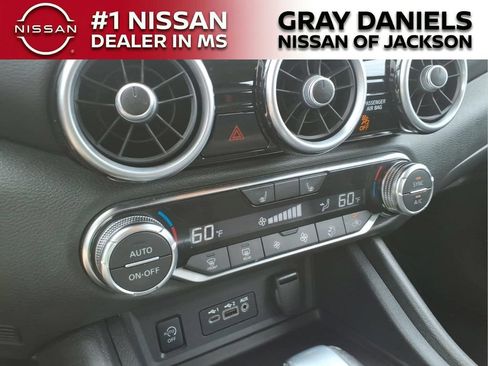 Used 2025 Nissan Sentra SR FWD image 17