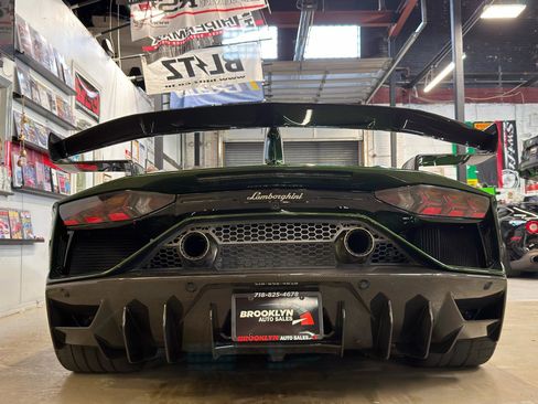 Used 2021 Lamborghini Aventador SVJ AWD/4WD image 8