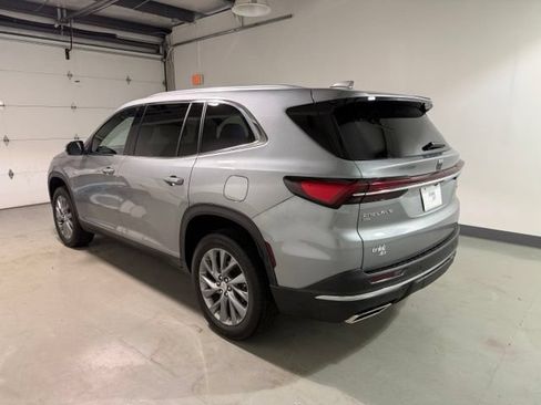 Used 2025 Buick Enclave Preferred w/ Power Package AWD/4WD image 5