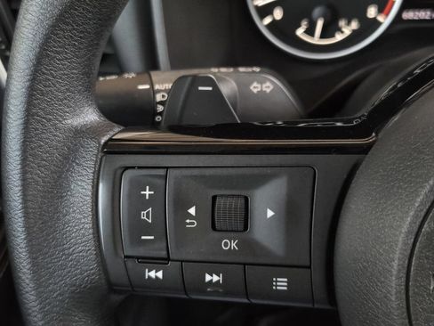 Used 2023 Nissan Rogue SV FWD image 25