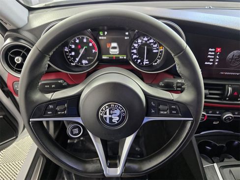 Used 2019 Alfa Romeo Giulia image 20