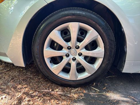 Used 2025 Toyota Corolla LE FWD image 28