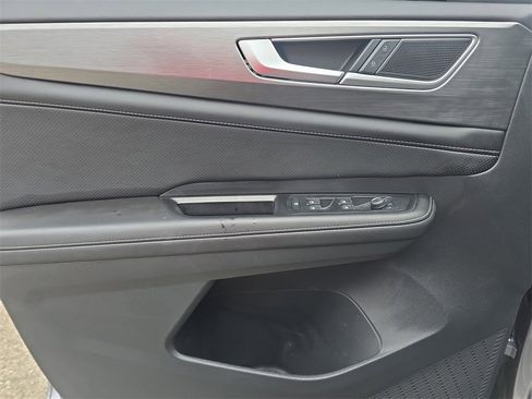 Used 2024 Volkswagen Atlas Cross Sport SE image 12