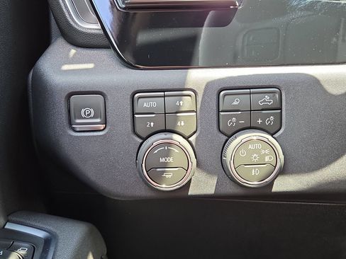 New 2026 Chevrolet Silverado 3500 LTZ w/ LTZ Convenience Package AWD/4WD image 27