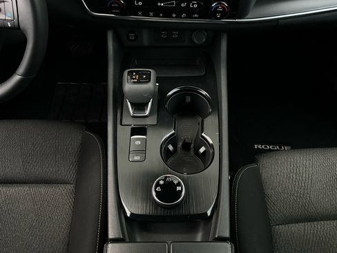 Used 2025 Nissan Rogue SV image 15