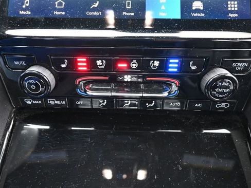 Used 2023 Jeep Grand Cherokee Overland w/ Luxury Tech Group IV AWD/4WD image 18