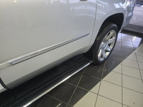 Used 2017 Cadillac Escalade ESV Premium Luxury image 39