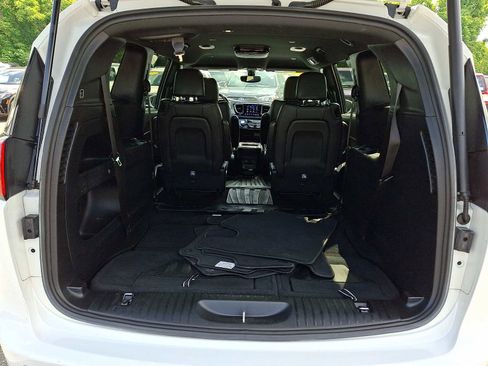 Used 2020 Chrysler Pacifica Touring-L w/ S Appearance Package FWD image 36