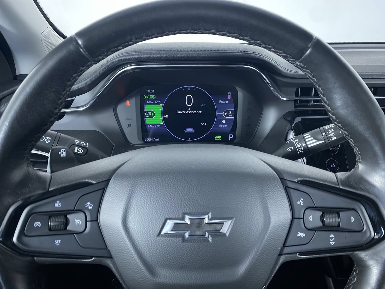 Used 2023 Chevrolet Bolt EUV LT w/ Convenience Package FWD image 3