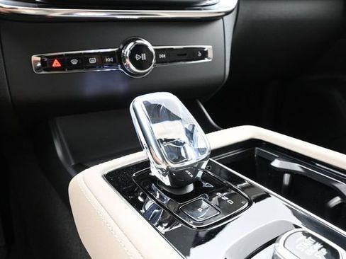 New 2026 Volvo XC90 T8 Plus w/ Protection Package Premier AWD/4WD image 13