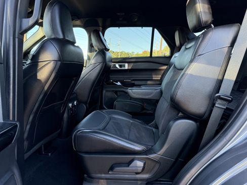 Used 2022 Ford Explorer ST image 12