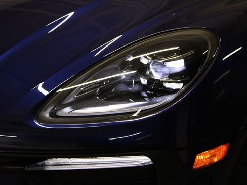 Certified 2026 Porsche Macan AWD/4WD image 11