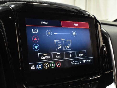 Used 2023 Chevrolet Traverse RS AWD/4WD image 19