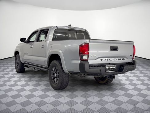 Used 2020 Toyota Tacoma SR5 AWD/4WD image 3