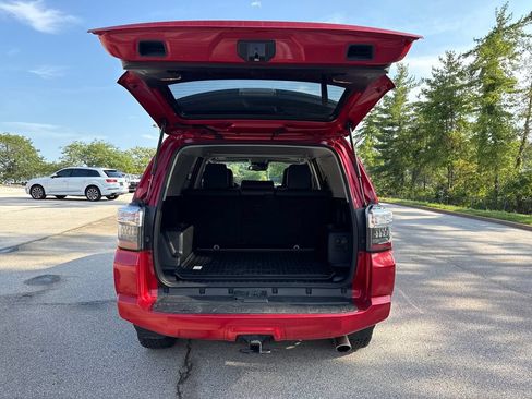 Used 2020 Toyota 4Runner Venture w/ Moonroof Package AWD/4WD image 28