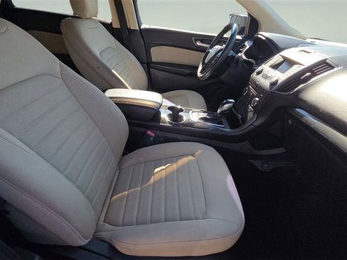 Used 2018 Ford Edge SE image 25