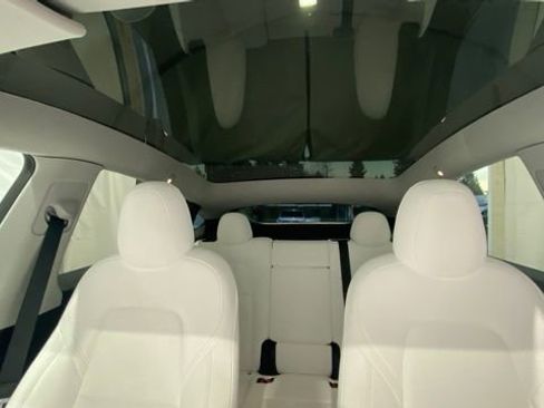 Used 2023 Tesla Model Y Long Range image 28