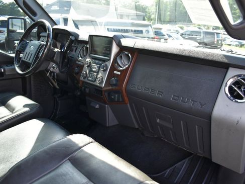Used 2016 Ford F250 Lariat w/ Lariat Ultimate Package AWD/4WD image 13