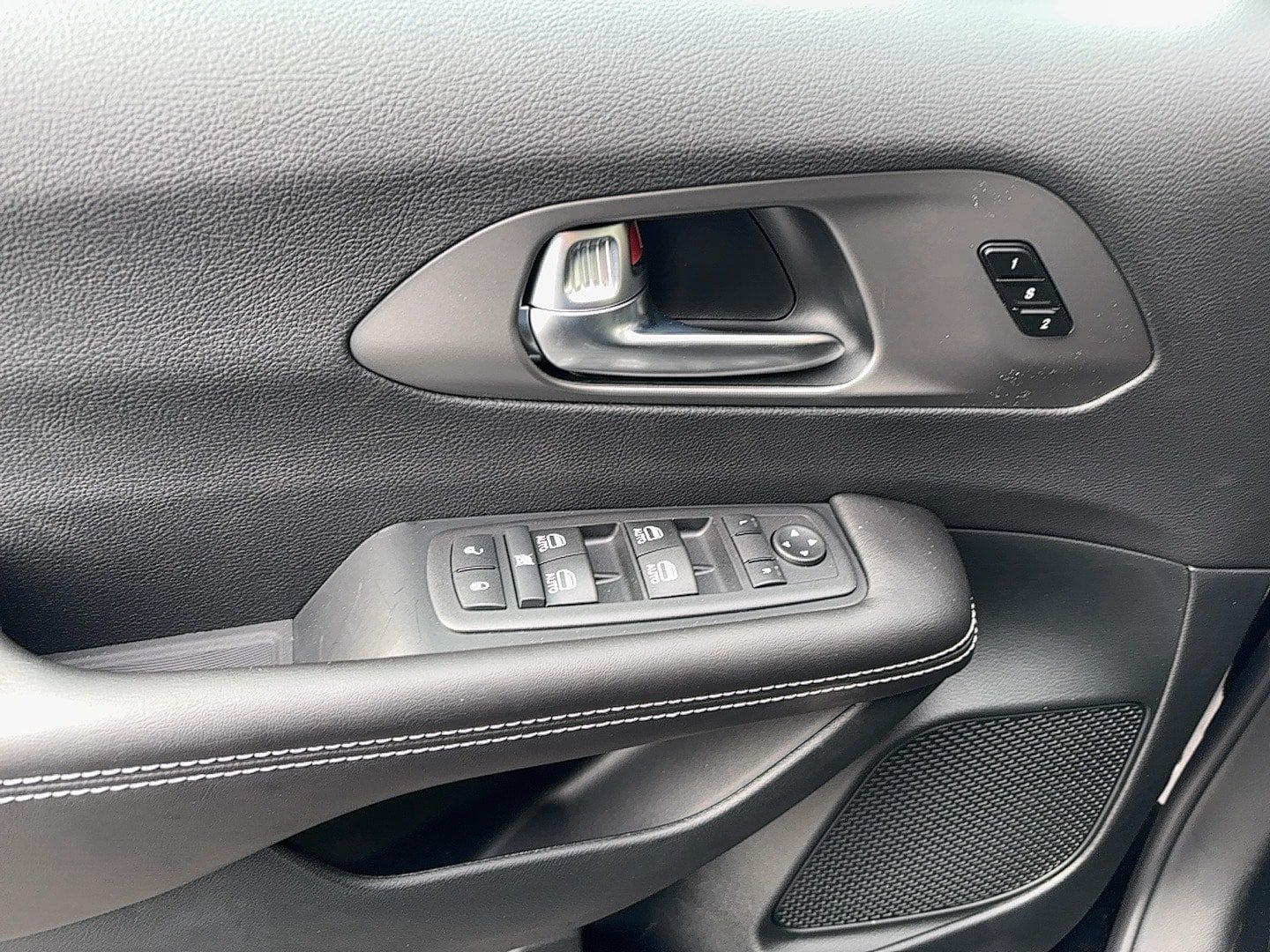 New 2027 Chrysler Pacifica Select AWD/4WD image 20