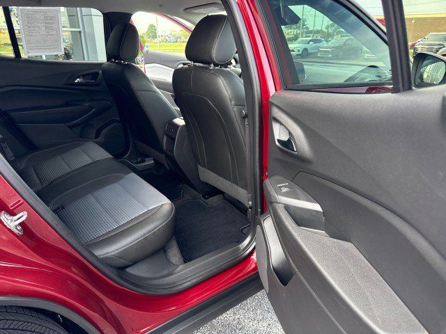 Used 2025 Chevrolet Trax LT w/ LT Convenience Package FWD image 26