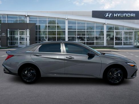 New 2026 Hyundai Elantra SEL Sport FWD image 9