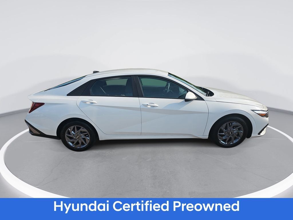 Certified 2024 Hyundai Elantra SEL FWD image 4