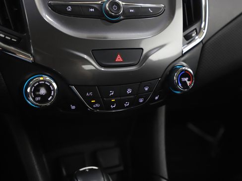 Used 2017 Chevrolet Cruze LT w/ Convenience Package image 21