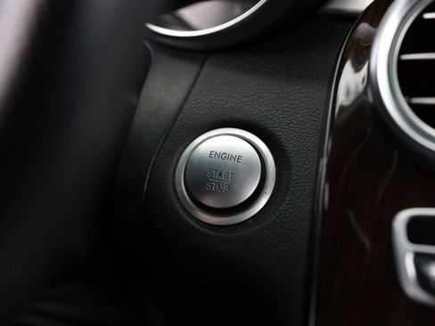 Used 2019 Mercedes-Benz GLC 300 w/ Premium Package image 33