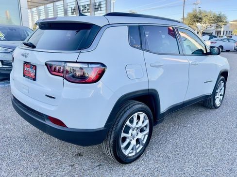 Used 2024 Jeep Compass Latitude w/ Sun and Sound Group image 7