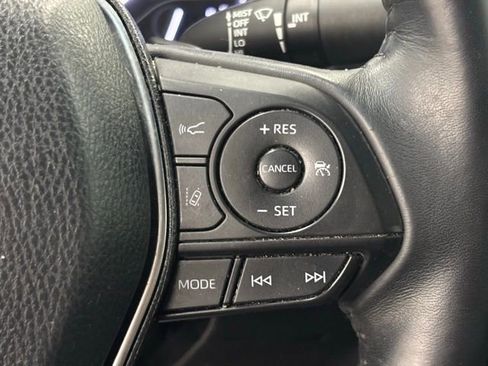Used 2018 Toyota Camry SE w/ Moonroof Package FWD image 18