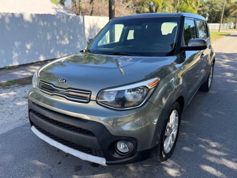 Used 2017 Kia Soul + FWD image 4