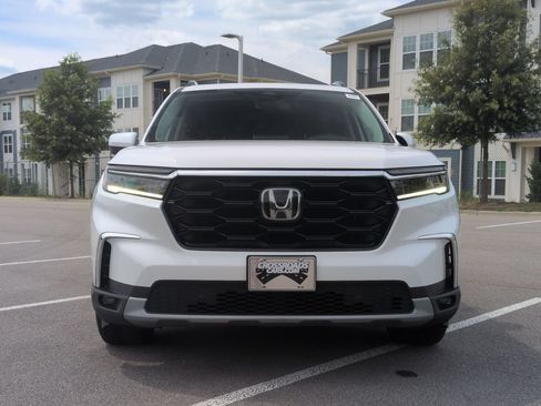 Used 2024 Honda Pilot Touring image 9