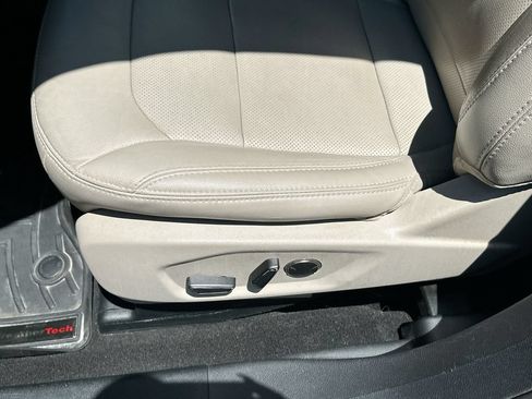 Used 2018 Ford Explorer Limited w/ Ford Safe & Smart Package FWD image 9