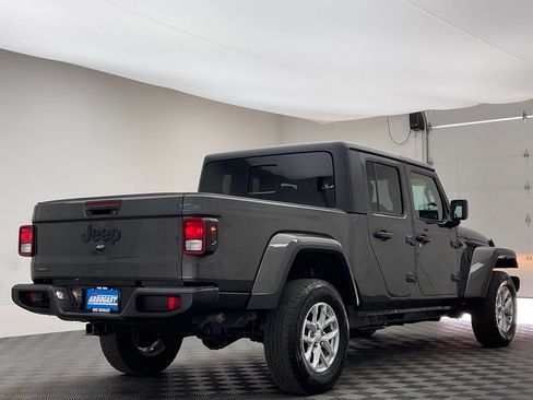 Used 2023 Jeep Gladiator Sport AWD/4WD image 7