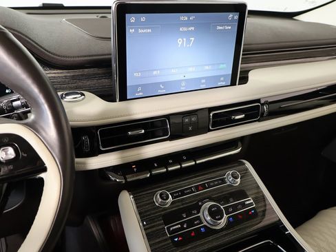 Used 2021 Lincoln Aviator Black Label w/ Class IV Trailer Tow Package image 5