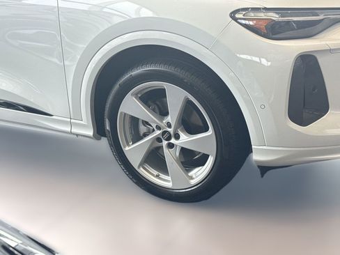Certified 2025 Audi Q5 Prestige AWD/4WD image 10