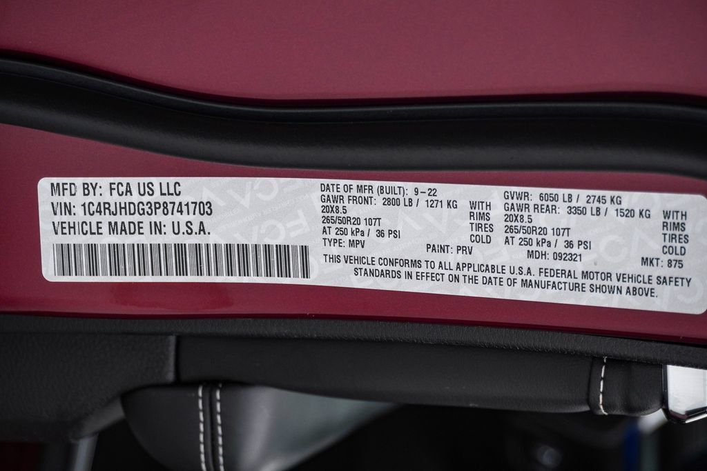 Used 2023 Jeep Grand Cherokee Overland AWD/4WD image 30