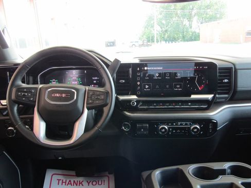 Used 2025 GMC Sierra 1500 SLT AWD/4WD image 5