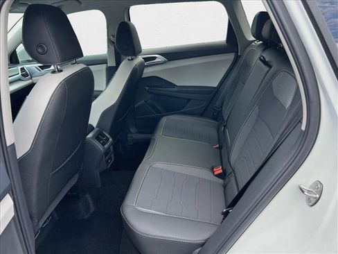 New 2025 Volkswagen Taos SE image 16