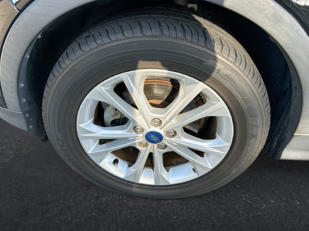Used 2018 Ford Escape SE w/ Ford Safe & Smart Package FWD image 10