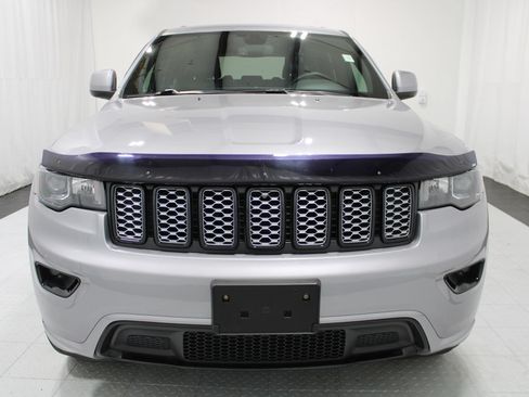 Used 2019 Jeep Grand Cherokee Altitude AWD/4WD image 3