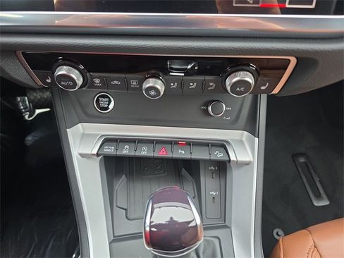 Used 2025 Audi Q3 2.0T Premium w/ Convenience Package image 27