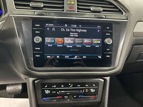 Certified 2022 Volkswagen Tiguan SE w/ Panoramic Sunroof Package image 20