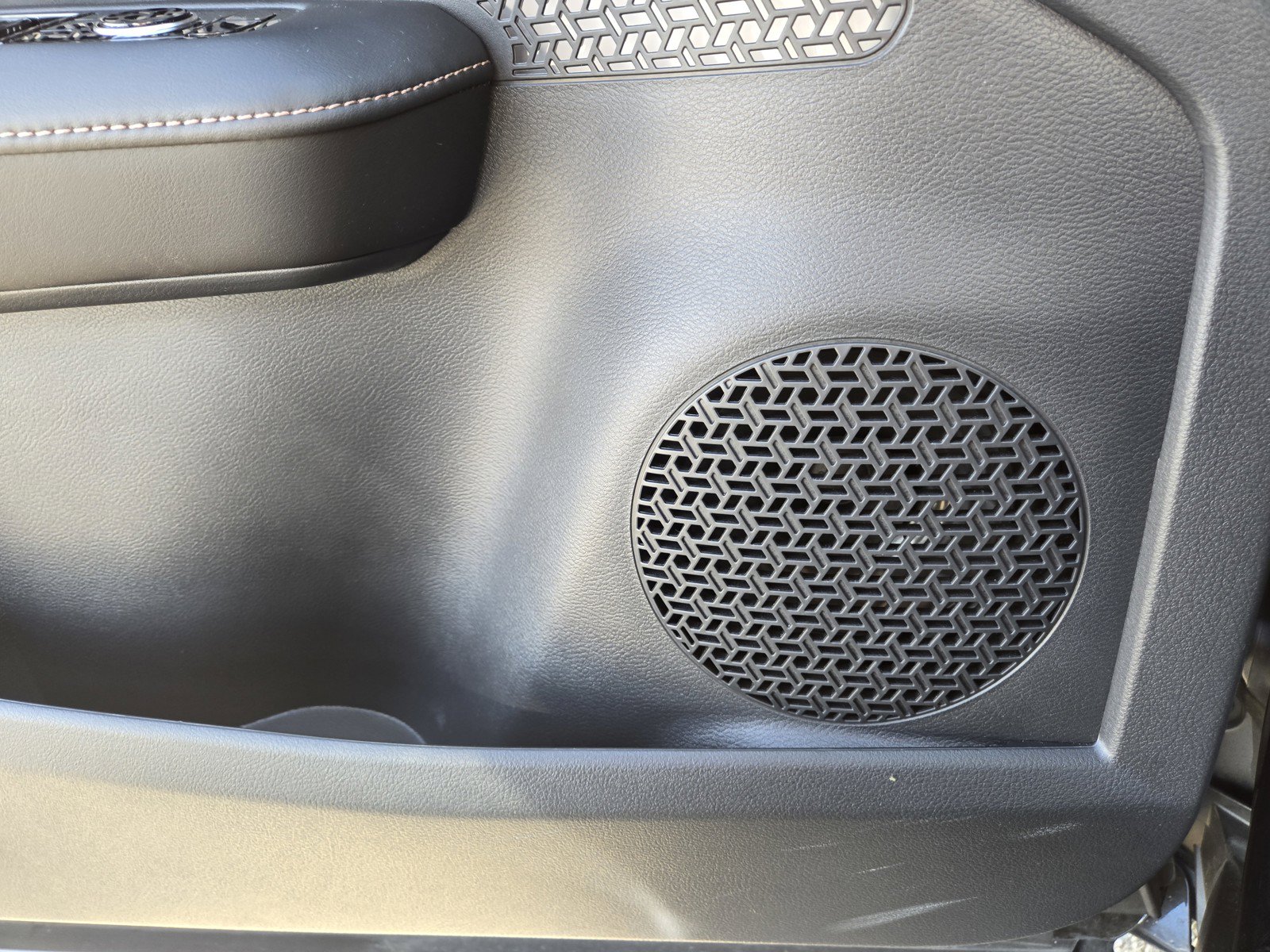 Certified 2024 Nissan Ariya FWD image 17